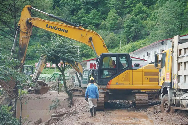 深夜突遇泥石流，87名產業工人安全撤離